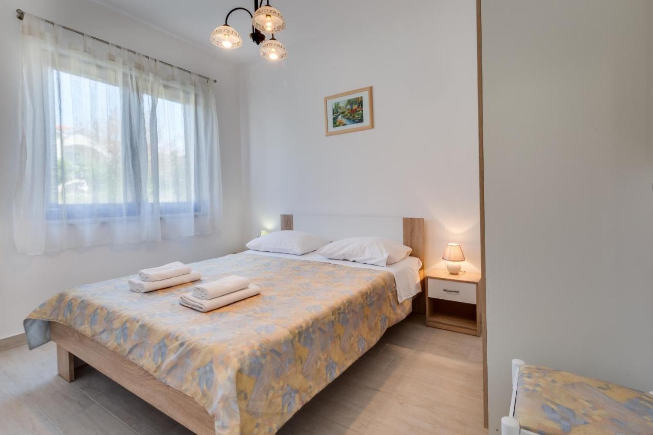 Family Friendly Seaside Apartments Kozino, Zadar - 5756 Petrcane Exterior photo
